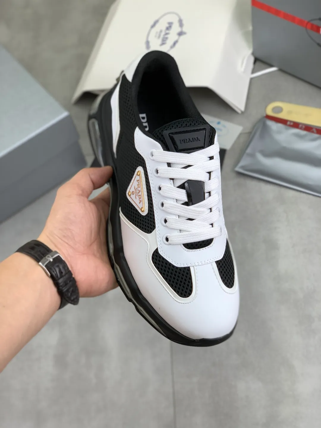 Men's men's shoes 💰P660 💰[New model] The top version is now available on the official website, 🆘 Air-cushion shock-absorbing thick-soled trendy brand (Prada) is the main popular model, avant-garde and versatile fashionable men's shoes, private version mold opening, cowhide surface splicing 1:1.. Simple fashion, original imported cowhide feet; the atmosphere and personality are more fashionable, eye-catching and pursuing class. It will subvert the old idea and be a must-have for fashion trendsetters with you! Must keep it for yourself ! Tall and comfortable, large and low, high-end quality workmanship. Code number: 38-45; 4 colors available.